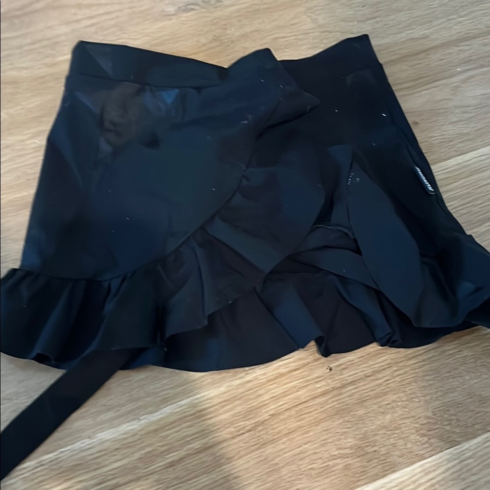 Black Ruffled Mini pool wrap skirt